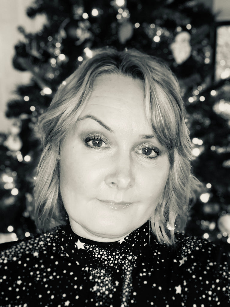 Meet Nic Meir our RESIDENT BEAUTY BLOGGER !